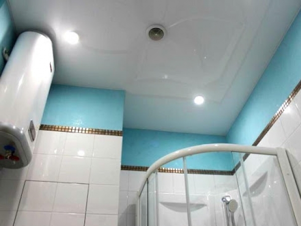 Сильный конденсат в ванной комнате: как решить проблему?